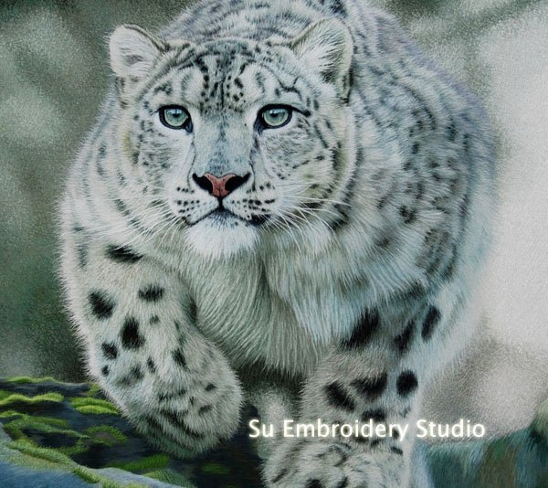 2-silk-embroidery-seated-snow-leopard-2