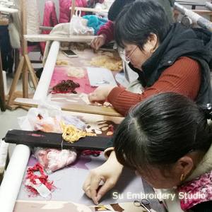 embroidery-artists-at-work-3