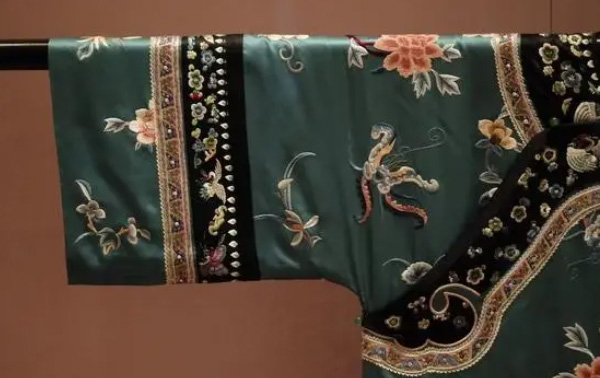 silk embroidered robe