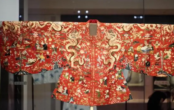 Chinese silk embroidery robe