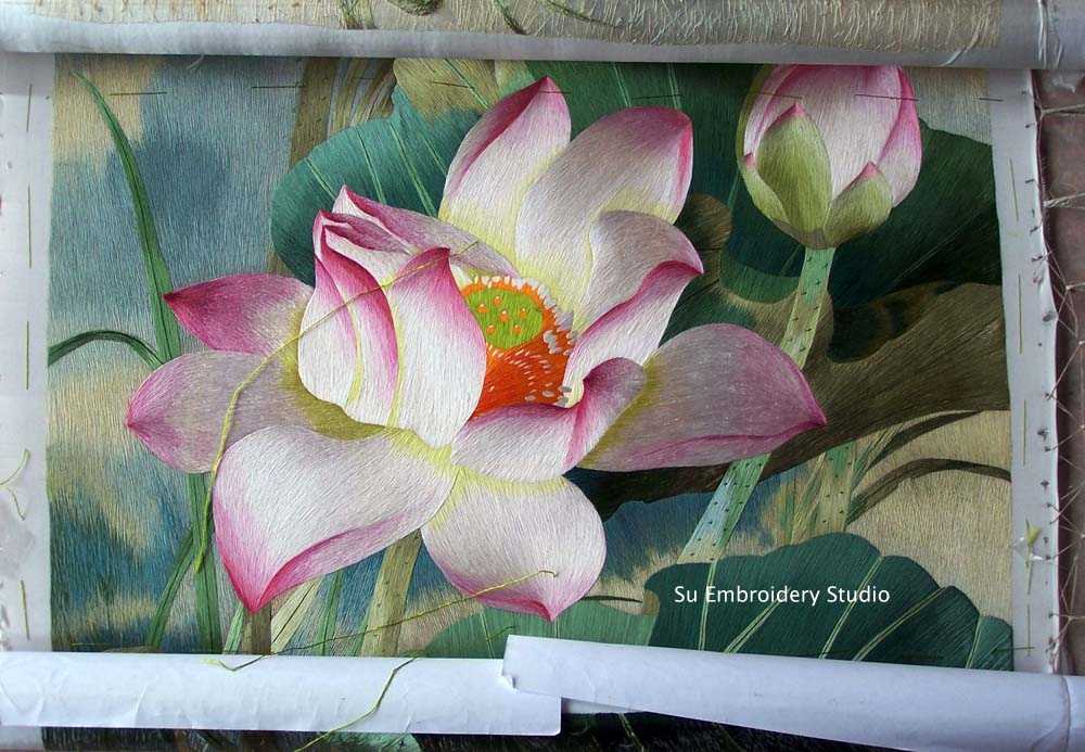Chinese silk embroidery 'blooming lotus flower'