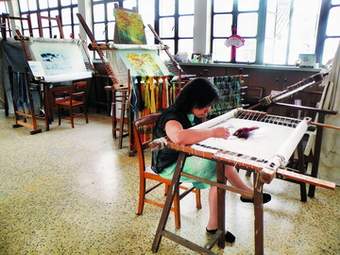 suzhou embroidery artist working at suzhou embroidery research institute