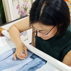 Chinese silk embroidery artist Wang Qin in Suzhou